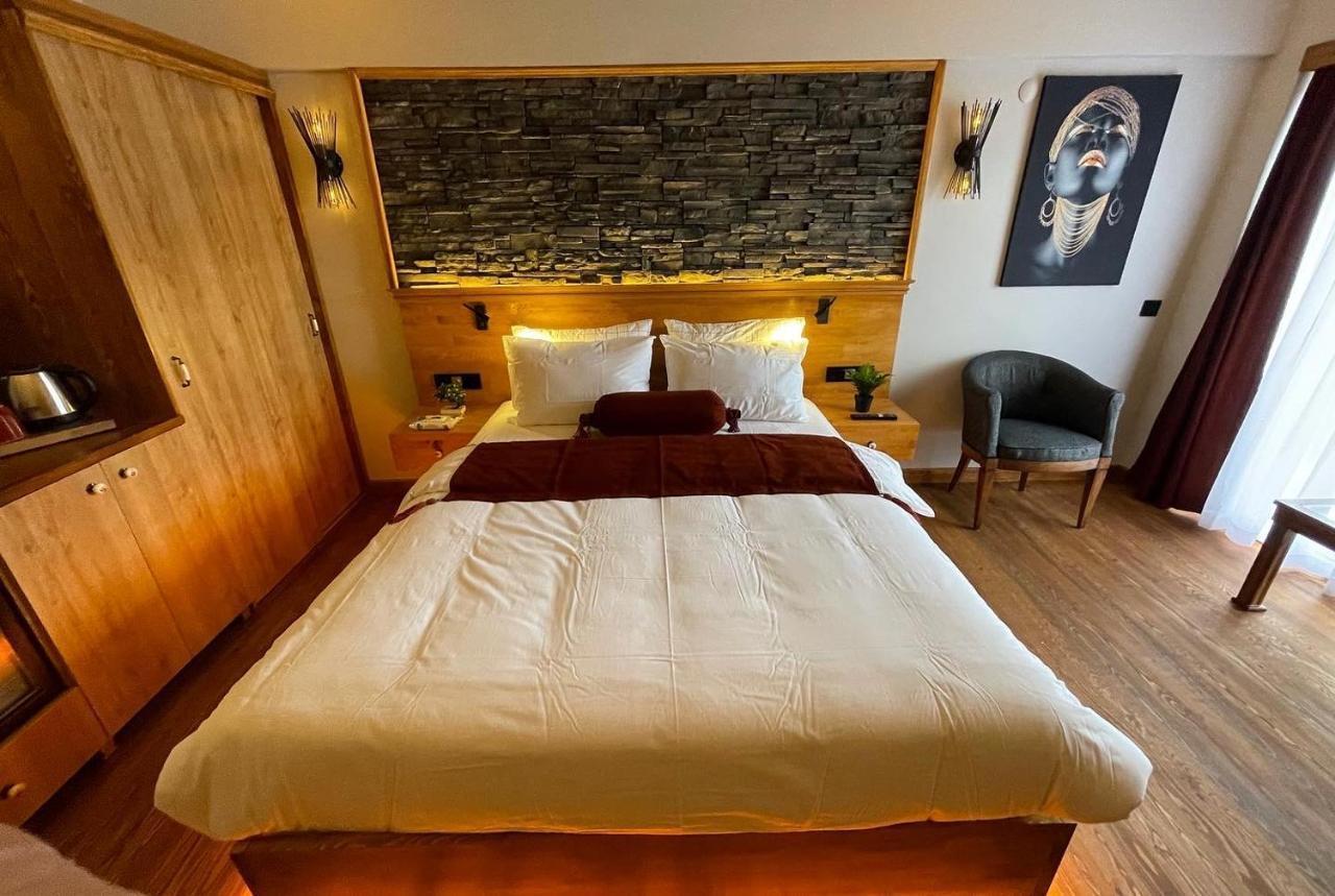 Palmiye Konuk Evi Foça Buitenkant foto